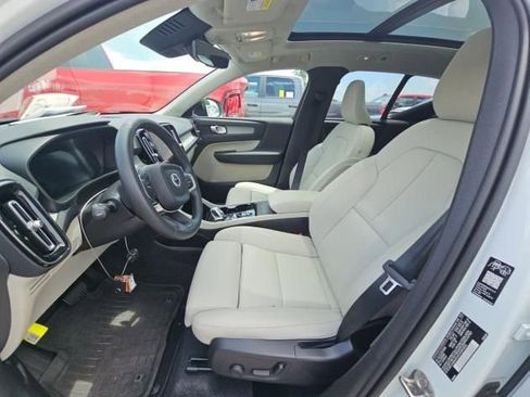 Used 2026 Volvo XC40 B5 Plus AWD/4WD image 2