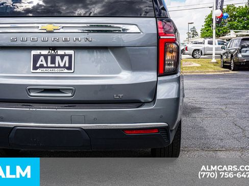Used 2024 Chevrolet Suburban LT RWD image 17