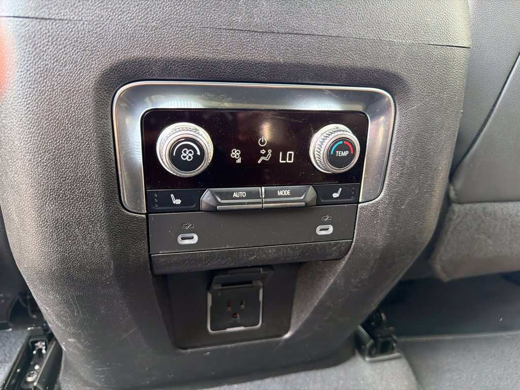 Used 2024 GMC Yukon XL AT4 w/ Technology Package AWD/4WD image 18