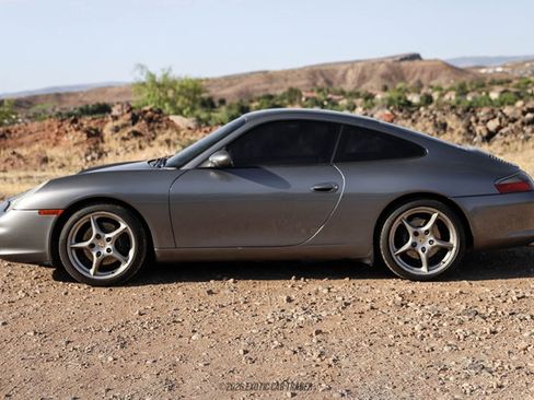 Used 2003 Porsche 911 Carrera RWD image 3