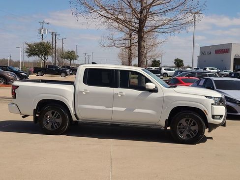 Certified 2025 Nissan Frontier SV w/ SV Convenience Package image 4