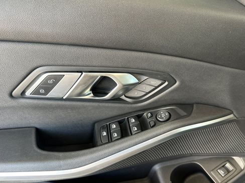 Used 2019 BMW 330i Sedan w/ Convenience Package RWD image 12