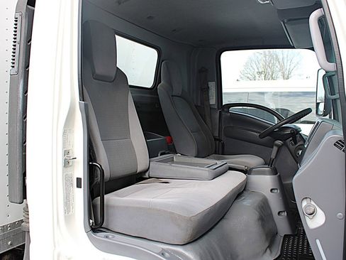 Used 2019 Isuzu NPR RWD image 19