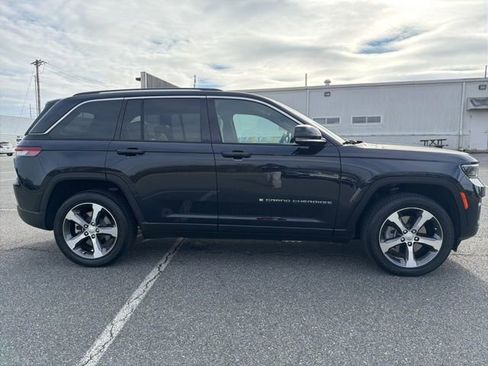 Used 2024 Jeep Grand Cherokee Limited 4xe image 10