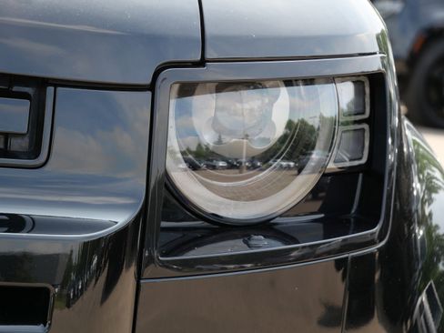 Used 2024 Land Rover Defender 130 V8 AWD/4WD image 9