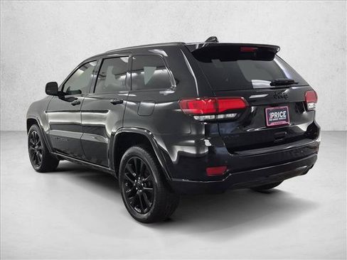 Used 2018 Jeep Grand Cherokee Altitude AWD/4WD image 8