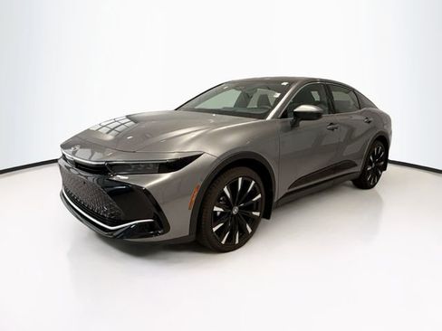 New 2025 Toyota Crown Platinum image 3