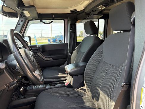 Used 2016 Jeep Wrangler Unlimited Sport image 9