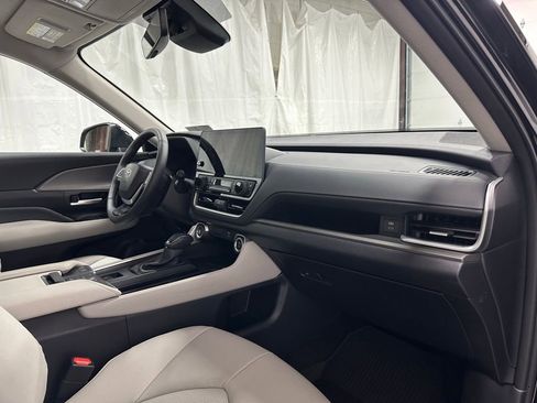 Used 2025 Toyota Grand Highlander AWD image 65