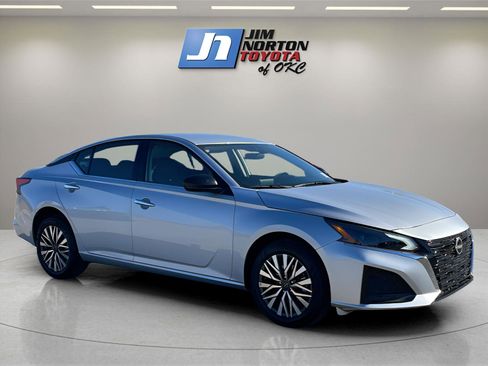 Used 2025 Nissan Altima 2.5 SV image 3