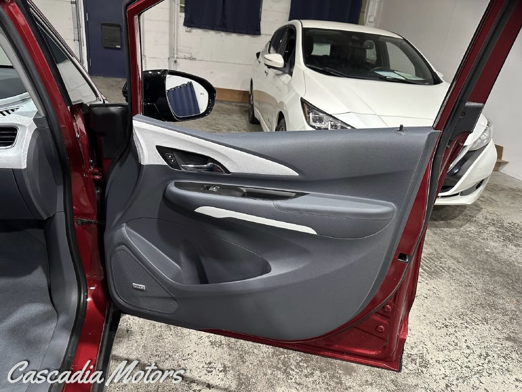Used 2020 Chevrolet Bolt Premier w/ Infotainment Package FWD image 24