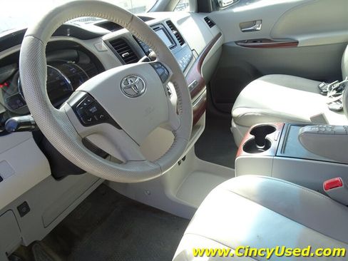 Used 2014 Toyota Sienna XLE FWD image 16