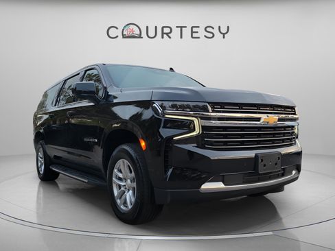 Used 2024 Chevrolet Suburban LT image 6