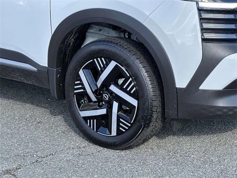 New 2026 Nissan Kicks SV image 7