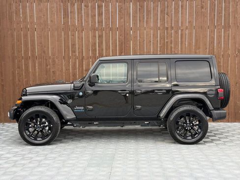 Used 2025 Jeep Wrangler Unlimited Sahara w/ Safety Group image 13