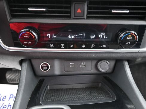 Used 2023 Nissan Rogue SV image 13