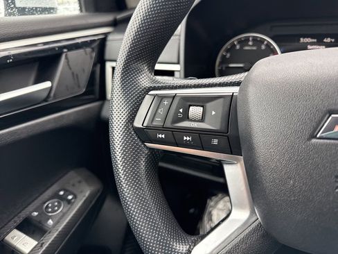 Used 2023 Mitsubishi Outlander ES image 14