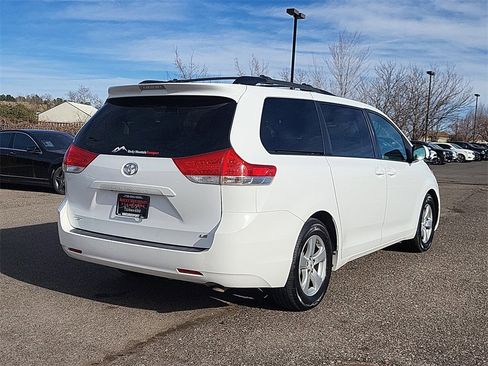 Used 2012 Toyota Sienna LE image 5