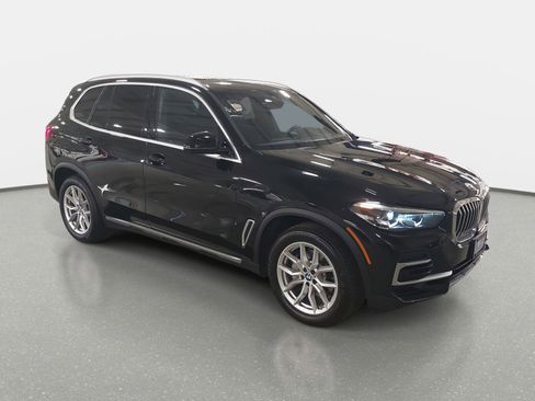 Used 2022 BMW X5 xDrive40i w/ Parking Assistance Package image 3