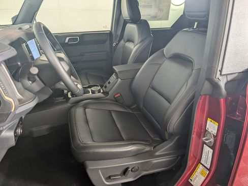 New 2025 Ford Bronco Badlands image 10