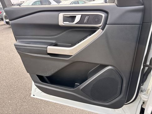 Used 2023 Ford Explorer XLT image 22