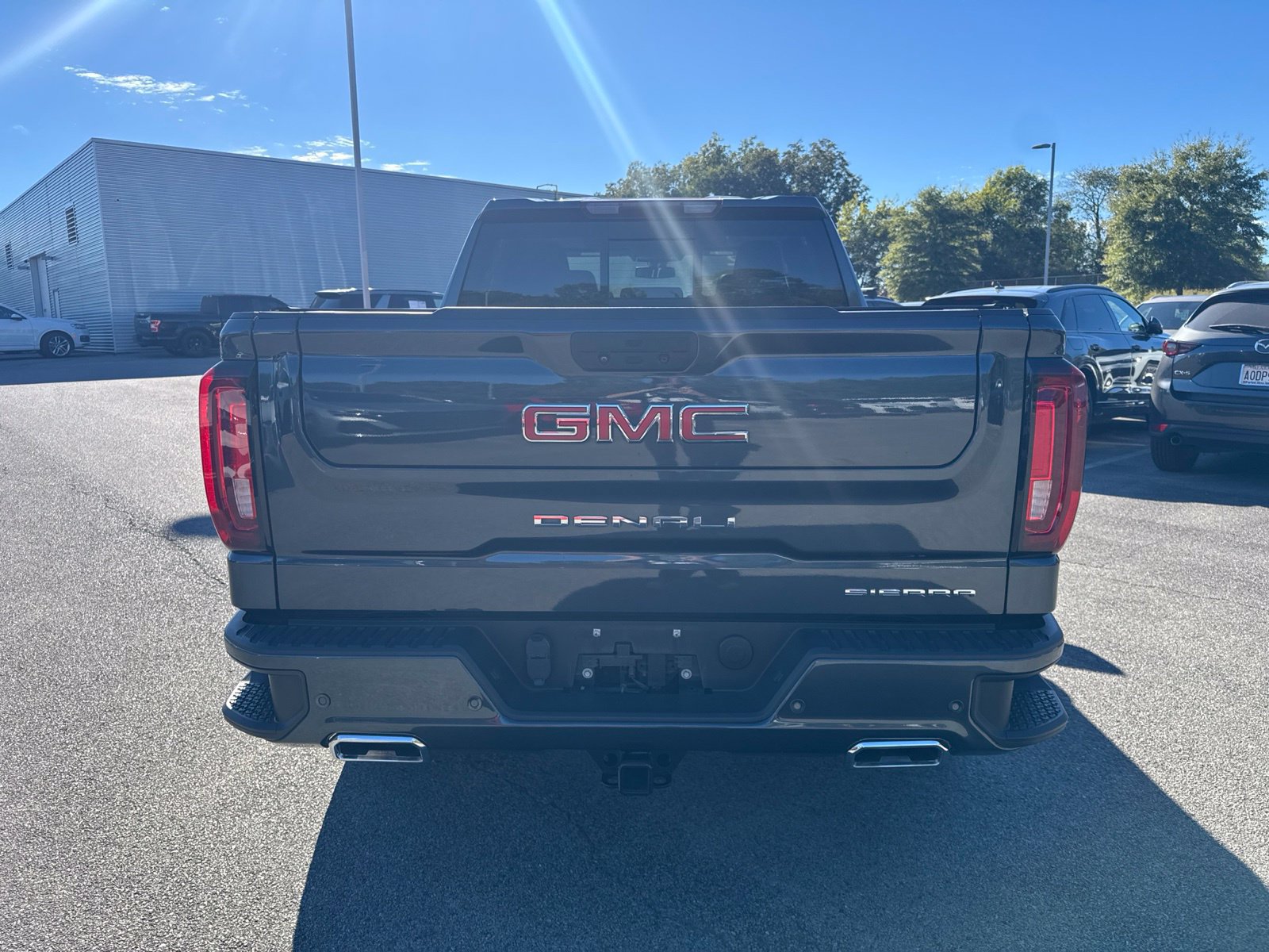 Used 2022 GMC Sierra 1500 Denali w/ Driver Alert Package II AWD/4WD image 6