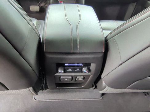 Used 2022 Chevrolet Traverse RS image 39