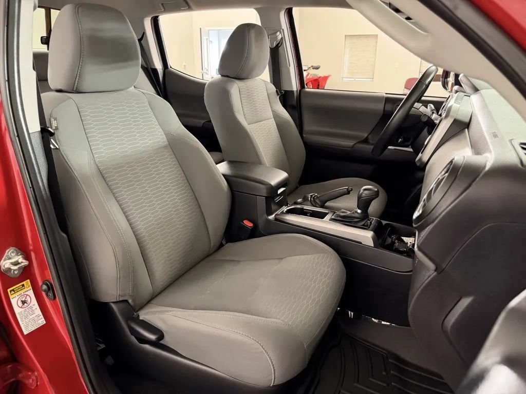 Used 2016 Toyota Tacoma SR5 w/ SR5 Appearance Package (SN) AWD/4WD image 33