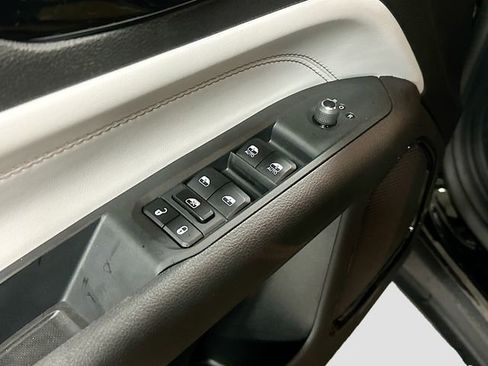 New 2026 Jeep Compass Limited image 18