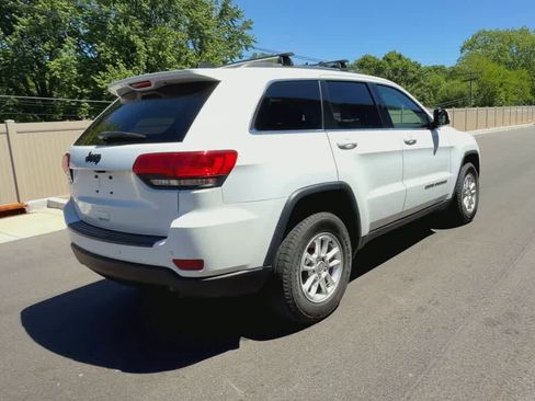 Used 2018 Jeep Grand Cherokee Laredo AWD/4WD image 8