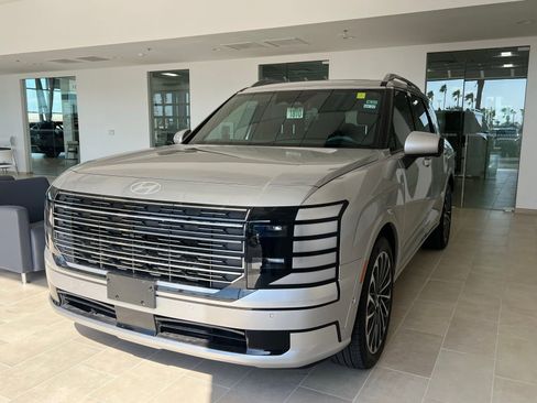 Used 2026 Hyundai Palisade Calligraphy FWD image 3