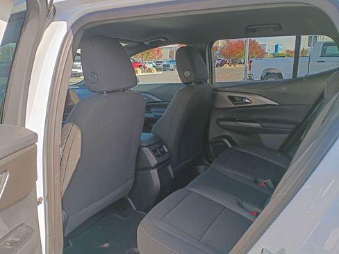 New 2026 Chevrolet Equinox EV LT image 25