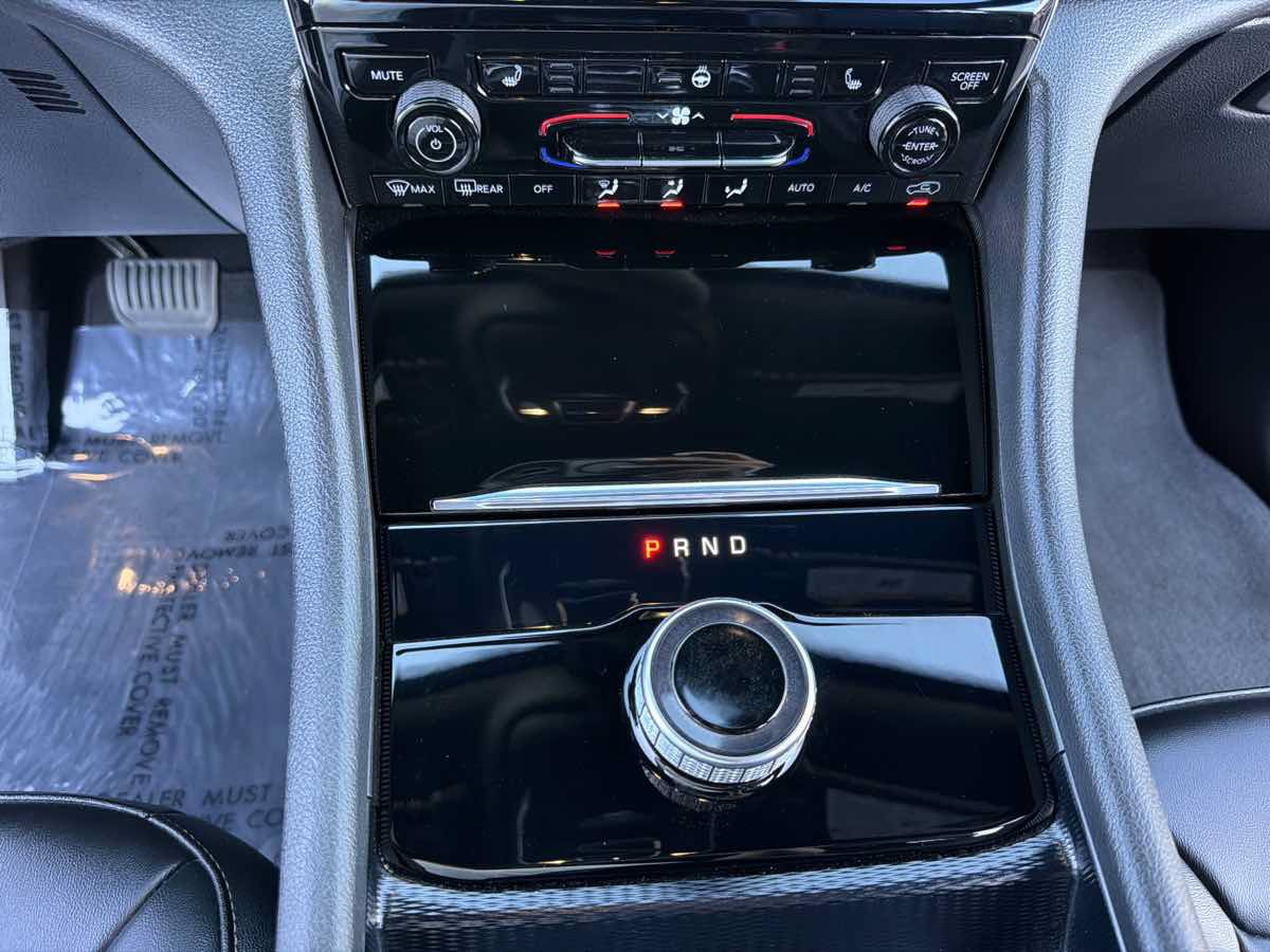 Used 2024 Jeep Grand Cherokee Limited w/ Black Appearance Package RWD image 33