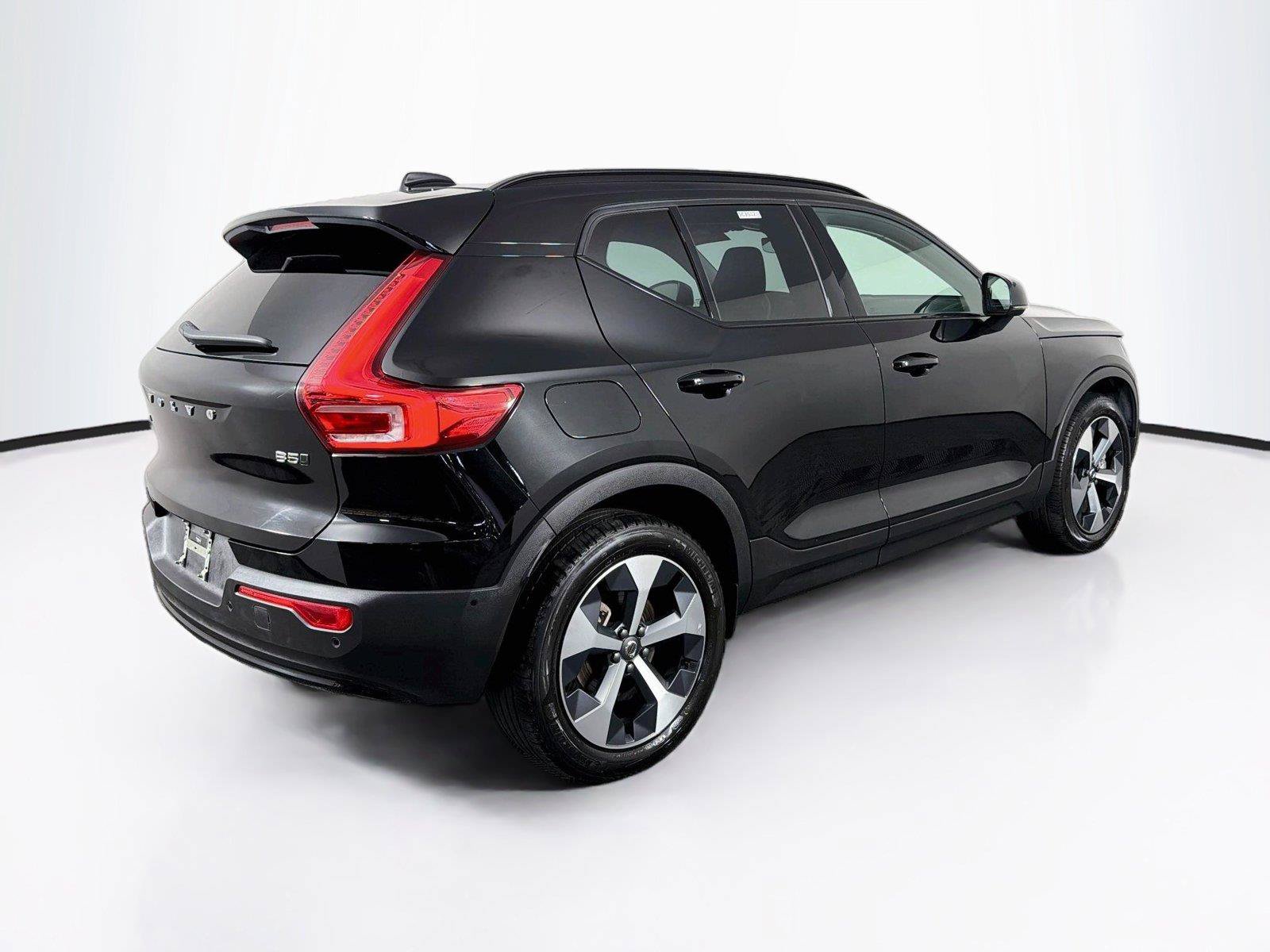 Used 2026 Volvo XC40 B5 Plus AWD/4WD image 11