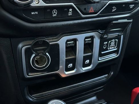 Used 2018 Jeep Wrangler Sport S image 22