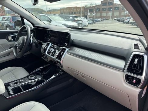 Used 2023 Kia Sorento SX Prestige w/ Panoramic Sunroof Package image 11