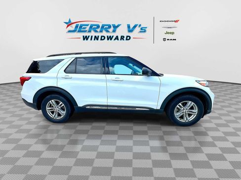 Used 2023 Ford Explorer XLT w/ Equipment Group 202A image 9