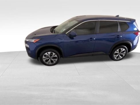 Used 2023 Nissan Rogue SV image 2