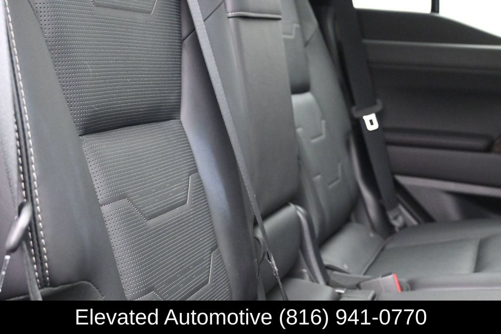 Used 2025 Lexus GX 550 w/ Accessory Package (2T) AWD/4WD image 10