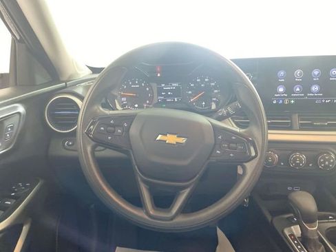 Used 2024 Chevrolet Trax LS w/ LS Convenience Package FWD image 34