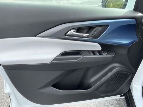 Certified 2025 Chevrolet Equinox EV LT image 16