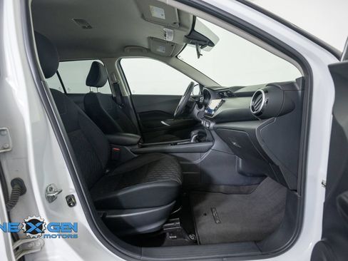 Used 2023 Nissan Kicks SV w/ Exterior Package FWD image 41