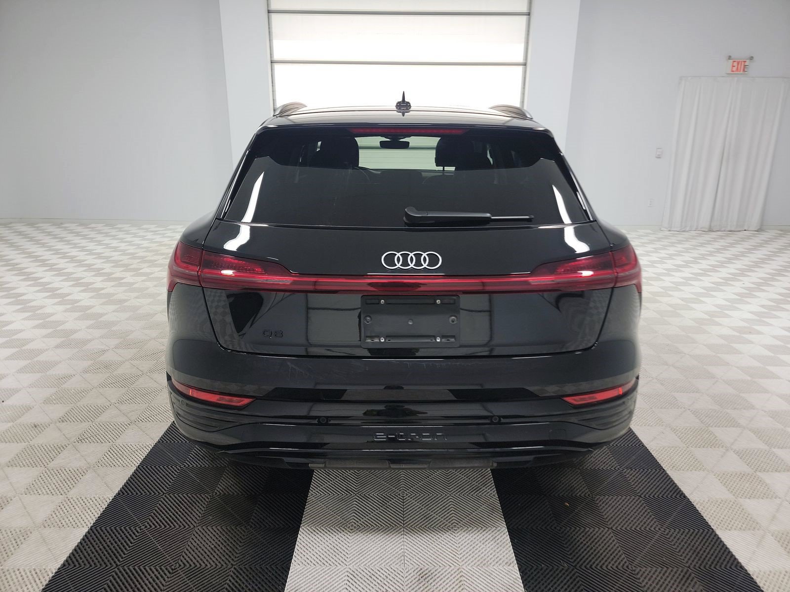 Used 2024 Audi Q8 e-tron Prestige w/ Prestige Package AWD/4WD image 5