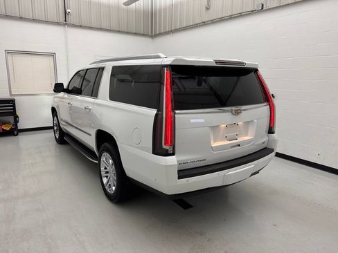 Used 2020 Cadillac Escalade ESV 4WD image 4