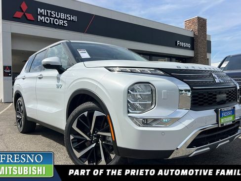 New 2025 Mitsubishi Outlander SE image 1