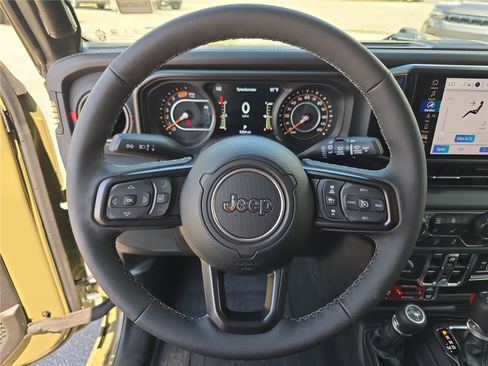 Used 2026 Jeep Wrangler Unlimited Rubicon AWD/4WD image 30