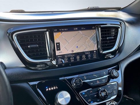 Used 2018 Chrysler Pacifica Touring-L w/ Premium Audio Group image 7