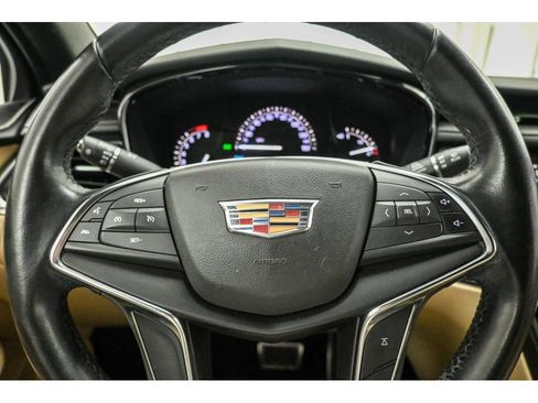 Used 2019 Cadillac XT5 AWD image 11