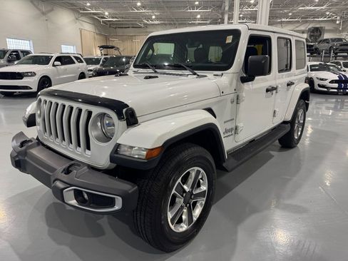 Used 2018 Jeep Wrangler Unlimited Sahara image 3