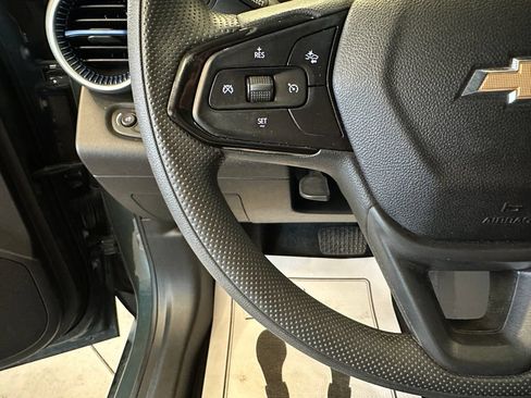 Used 2025 Chevrolet Trax LS w/ LS Convenience Package FWD image 11